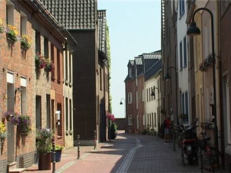 Rees : Diese Gasse führt zur Rheinpromenade